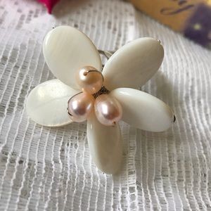 Ring (adjustable) handmade with pearl and shell.